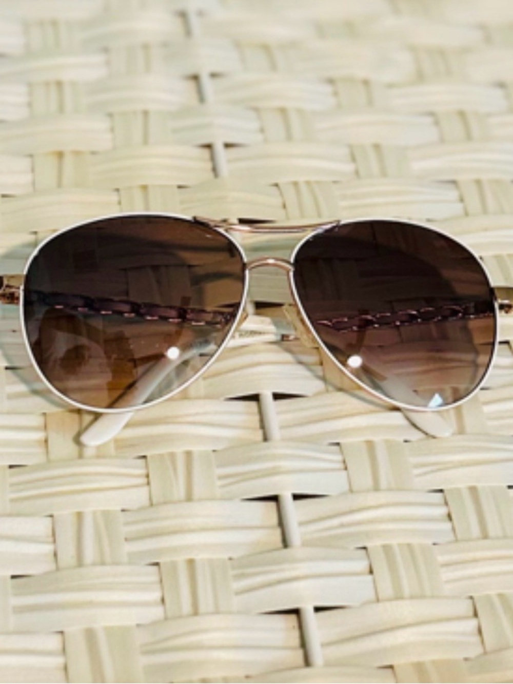 Tahari Aviator Sunglasses White Gold Brown Gradient Lens TH649 RGDWH